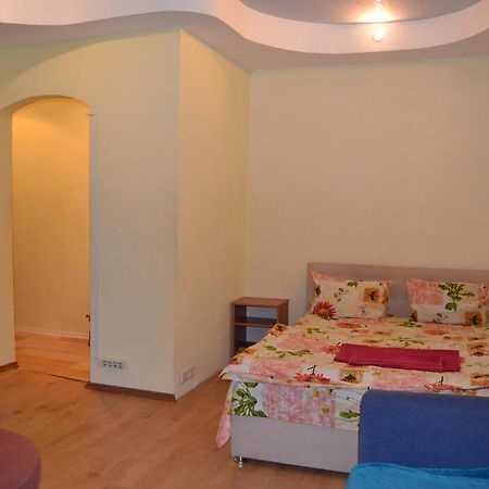 Apartment On Peremogy Square Киев Экстерьер фото